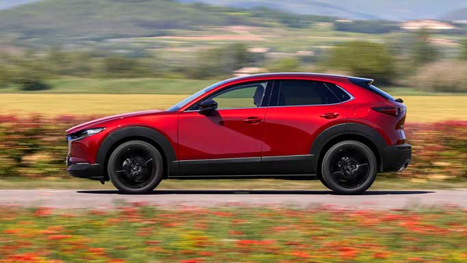 Mazda CX30 von der Seite